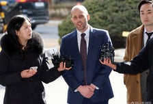 목소리 높이던 쿠팡 대표, 몸 낮췄다..."생리대 99원" 정부 정책 지원도