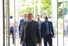 "빌 게이츠, 러시아 여성들과 성관계 후 성병" 엡스타인 문건 공개