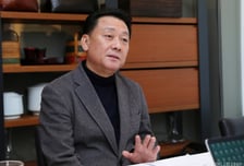 "우상호 돕겠다…함께 가는 길 택해"  이광재 전 지사, 강원지사 불출마