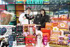 세븐일레븐, 발렌타인데이·설 기념 헬로키티 등 선물세트 출시