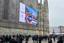 밀라노 두오모에 걸린 '갤Z플립7' 셀피…삼성, 올림픽 옥외광고