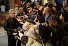 '오픈AI 불화설' 젠슨 황 "말도 안 되는 소리, 최대 규모로 투자"