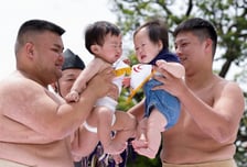 "부자도 준다" 20조 쏜 도쿄 깜짝 효과…10년 만에 출생아 늘었다