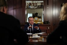 메드베데프 "미·러 핵감축 조약 만료...종말 시계 빨라져"