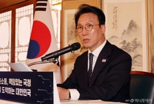 김민석 "정치 관련 여론조사나 질문 말아달라…정책 적극 답하겠다"