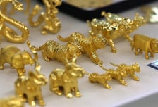 주식도 아닌데 "사놓으면 돈복사" 우르르...안전자산 금 흔들었다