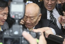 軍, 전두환·노태우 사진 내린다…"국민적 논란 해소 차원"