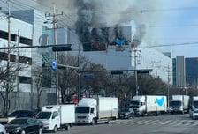 "창문 닫고 우회 하세요"...'화재' SPC 삼립 시화공장, 대응 1단계 진화중