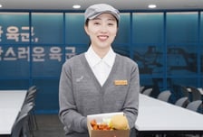 "짬밥 메뉴가 마라탕, 치킨" 군대 간 아들 포동포동...훈련소가 '맛집'[히든카드M]