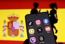 스페인, 청소년 SNS 금지 추진…X 소유주 머스크 반발 "폭군"