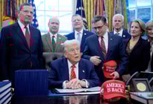 트럼프, 엡스타인 파일 질문에 '버럭'…"음모론 끝, 다른 일에 집중할 때"