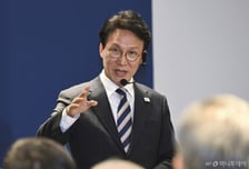 김민석 "내란 연루자 형 확정돼야 사진 철거?…재검토해야"