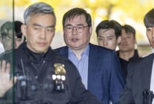 검찰, '대장동 개발비리' 피고인 재산 압류… 외제차·채권 등 압수 중