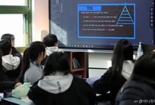 "남자 선생님 많아졌어요"…서울 공립중 임용 男합격자 6년새 '최고'