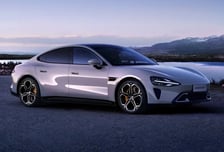 "불나면 탈출 못해" 중국 '매립형 손잡이' 퇴출...테슬라 디자인 바뀔까?