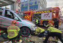 "브레이크 밟았다" 후진하더니 돌진…채소 팔던 70대 자매 참변