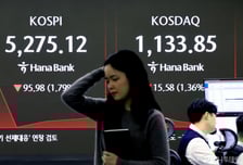 '시퍼런 계좌' 외인·기관 5조 던졌다…개미 사자에도 5200피 아래로