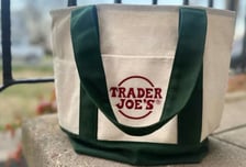 샤넬백보다 귀해...5000원짜리 마트가방, 중고 장터서 7300만원 [트민자]