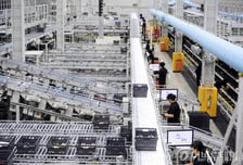 쿠팡 따라잡는 이마트?...대형마트 새벽배송 군불, 업계는 '반신반의'