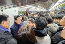 골드라인 탄 김주영 의원·김용석 대광위원장...혼잡도 및 안전대책 점검