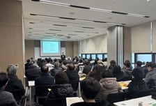 "옆집 애기엄마도 엄청 벌었대" 주식창 본다며 난리…열공하는 주린이들