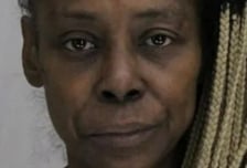 "내 술 어딨어" 엄마가 쏜 총에 쓰러진 딸...끝내 숨졌다