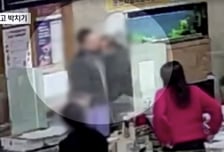 '욕설·행패' 주민센터 음주 난동범, 수갑 차고도 공무원에 '박치기'