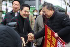 장동혁, 제주서 '쌍특검 촉구' 피켓시위 격려…"열심히 싸워달라"