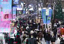 춘절 25만 유커 잡아라…유통가, 체험·혜택·결제 편의 총력전