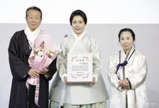 '한복 전도사' 김혜경 여사 명예홍보대사로…"한복, K-컬처 핵심자산"