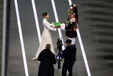 '디카프리오 24살 연하 여친' 모델, 올림픽 개회식 워킹 "환상적"