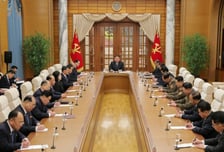 北 "9차 당대회 2월 하순 개최"…김정은 주재 정치국 회의서 결정