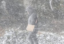 강풍·대설에 마비된 제주…공항 폐쇄에 미끄러짐 사고까지