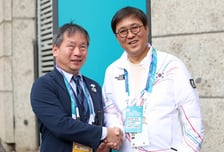 밀라노 날아간 최휘영 장관, 선수 격려·스포츠 외교 '총력'