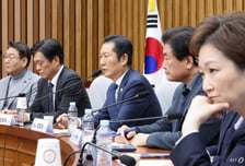 '최후통첩' 조국에...이언주 "우리가 알아서" 강득구 "깊은 모멸감"