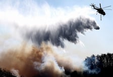 경주 문무대왕면 산불, 20시간 만에 주불 잡혀…"잔불 정리 중"