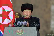 北김정은 '건군절' 국방성 방문…"軍 특출한 역할 높이는 5년 될것"