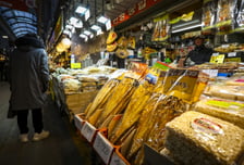 소상공인 ·골목상권 '취약 고리' 먼저 챙긴다…서울시, 2.8조 지원