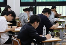 불수능에 정시 대거 탈락...올해 N수생 16만명 쏟아진다