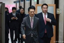 '절윤 프레임'에서 헤매는 장동혁, 양쪽에서 공격받는다