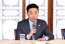 강훈식 실장, 3월 앞두고 "특단의 산불 예방책 필요, 대책 보고하라"