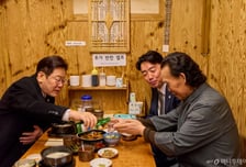 이 대통령, 시장 '깜짝' 방문해 국밥 한 그릇…"경제 성과, 일상에서 확인돼야"