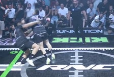 들소처럼 달려들어 '쾅'...청소년 사망사고에도 호주 이색 격투기 인기