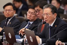 정성호 장관 "외국인력 최저임금은 국내임금 낮추고 지역경제 도움 안 돼"