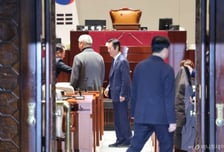 與 '합당 토론' 의총서 "현 상황서 추진 어려워" 공감