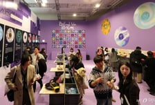 뻔한 전시? 나만의 전시!…울트라백화점 가면 'MZ 바글바글'