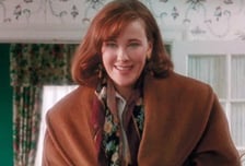 '나홀로 집에' 케빈 엄마, 갑작스러운 사망 원인 밝혀졌다…케빈도 추모