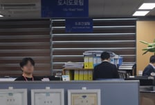 '양평고속도 종점변경' 의혹 국토부 서기관, 첫 공판서 혐의 부인