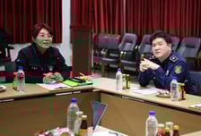 "다 부순다" 침 뱉고 주먹질… 욕설·폭력 견디는 게 일상