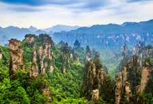 한국인 관광객 태운 버스, 중국 장가계서 충돌 사고…2명 부상